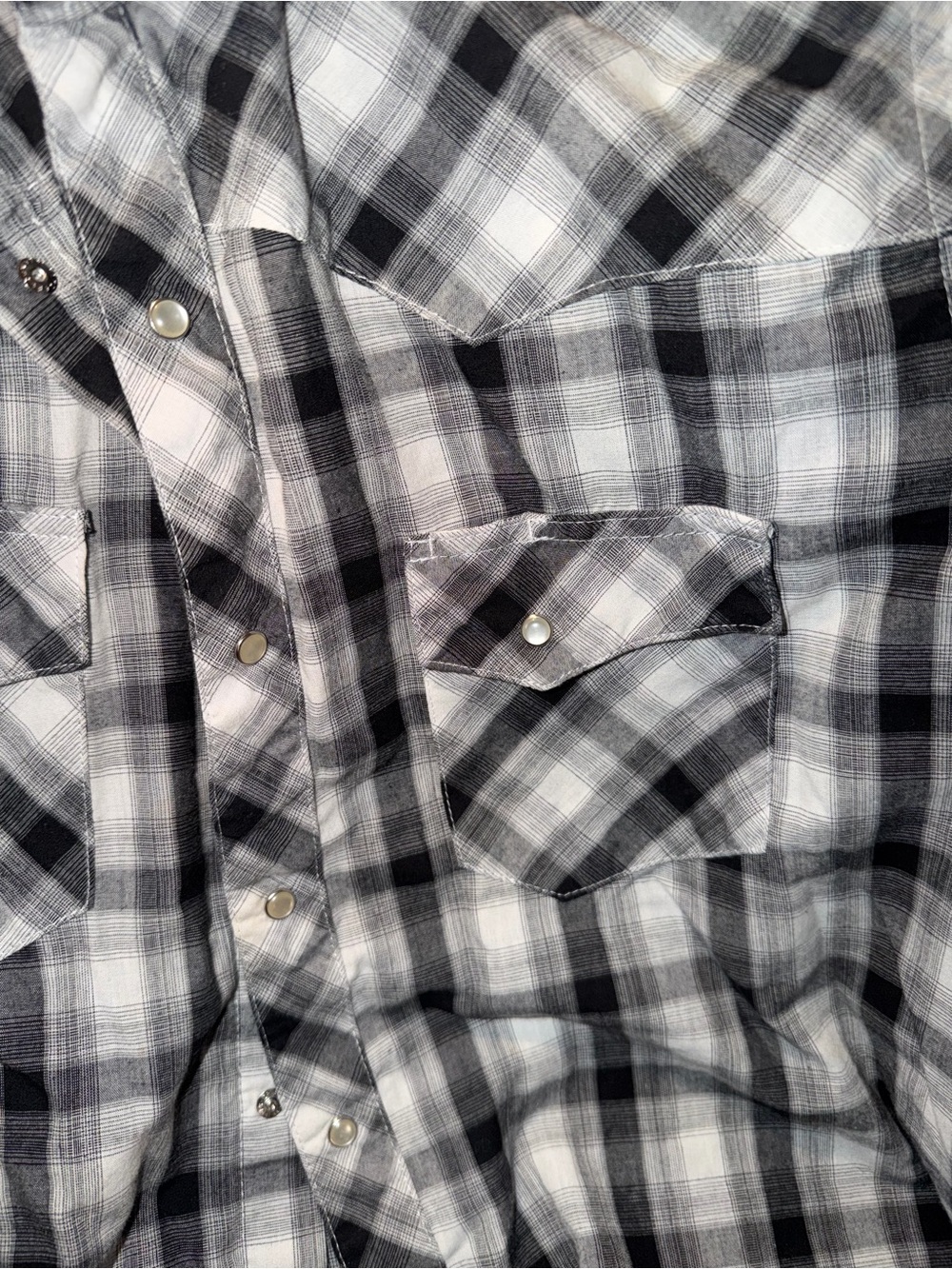 Wrangler Black & White Short-Sleeve Plaid Button-Down Shirt - Picture 3 of 4
